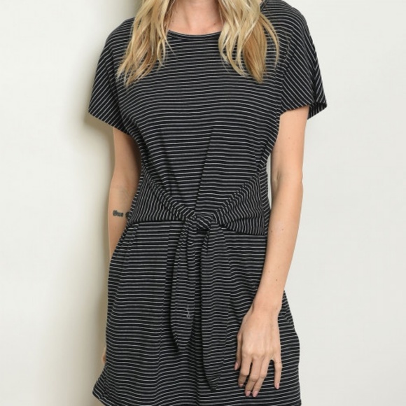 ☀️SUMMER BLOWOUT! Black striped front knot dress - Picture 2 of 3